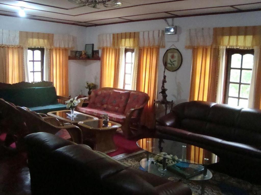 St. Andrews Hostel นูวาราเอลิยา ภายนอก รูปภาพ
